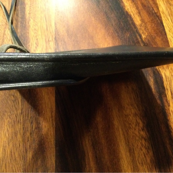 Michael Green leather crossbody passport purse. - Picture 4 of 9